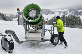 FOTO: Nadšenci chystají restart malého skiareálu na Vysočině, příroda zatím pomáhá - Novinky